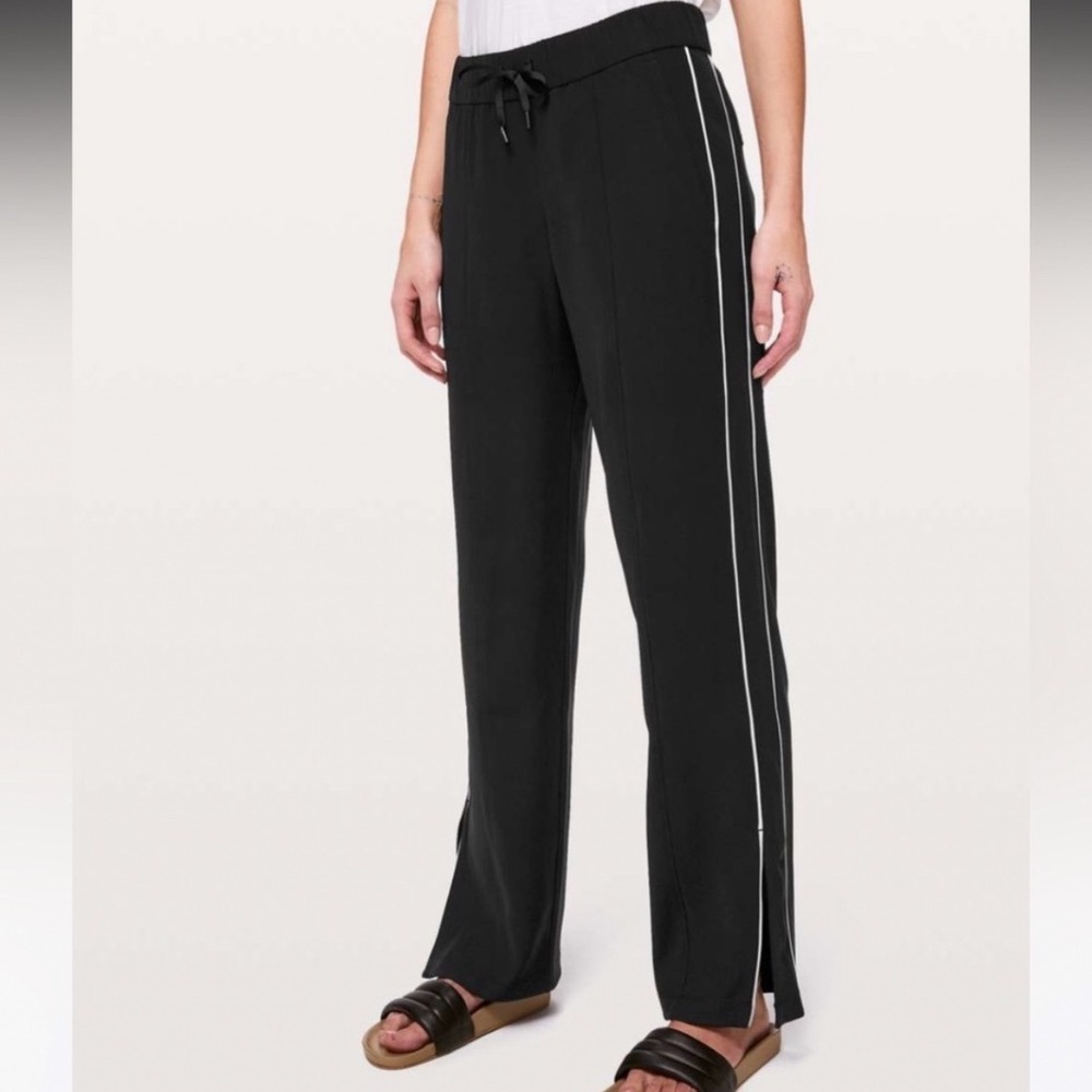 Lululemon On The Right Track Pants Size 2 Black